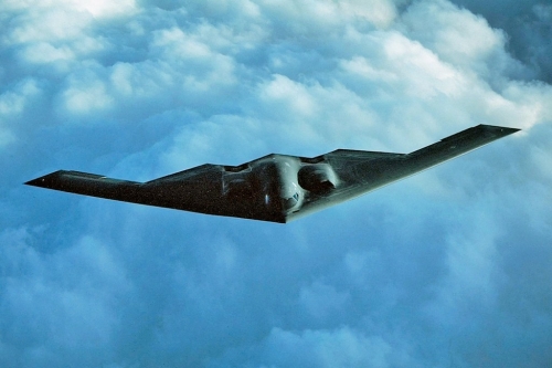 美軍GBU-57巨型鉆地彈由B-2隱形轟炸機攜帶。