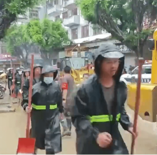 貴州榕江預計出現253米洪峰水位，配合全城警報，民眾有序撤離。