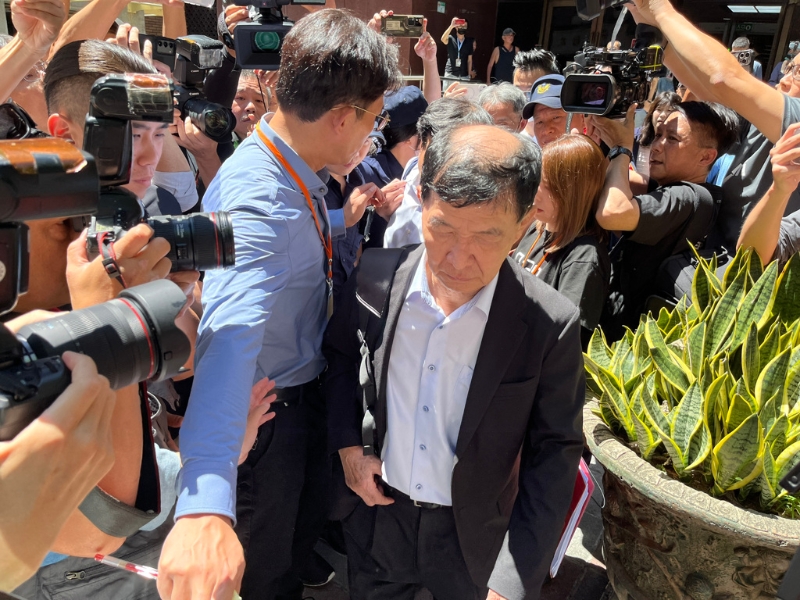 開庭前妻子高雄墜樓身亡！ 彭振聲接獲噩耗號立即請假搭車離去。