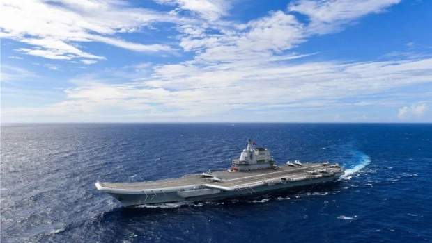 直擊山東艦駛進入香港