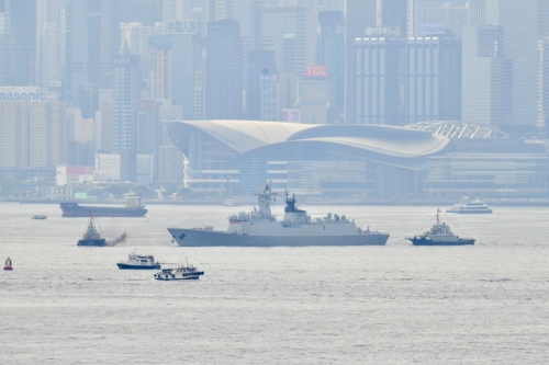 山東艦航母編隊訪港。
