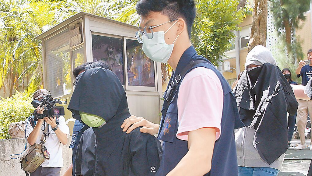 涉嫌恐嚇京華城案檢察官的周姓男子(左)及林姓女子(右)3日落網。