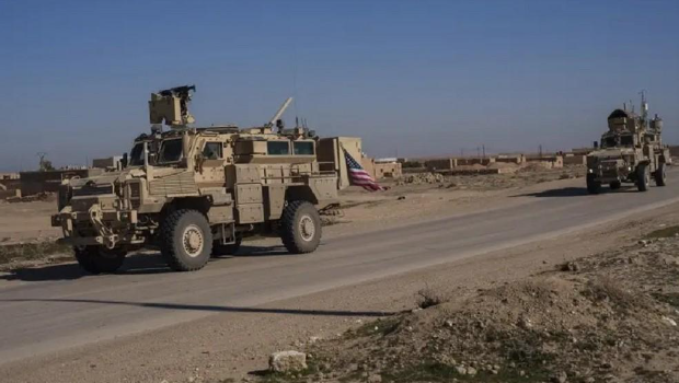 美軍在敘利亞境內成功擊殺伊斯蘭國高層領袖，圖為美軍車隊在敘利亞進行巡邏任務。