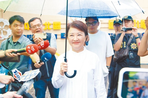 國民黨挺過首波大罷免，傳出黨主席朱立倫將交棒，黨主席改選日期可能在9月27日，基層有意開始推動臺中市長盧秀燕接棒。中時新聞網資料照片