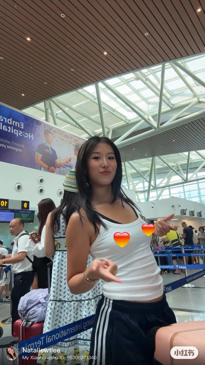 李婉華大女Natalie雖然有穿內衣，卻疑似「飛釘」。