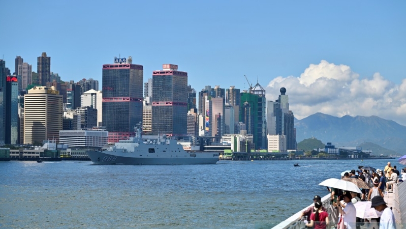 訪港軍艦途經尖沙咀海傍期間