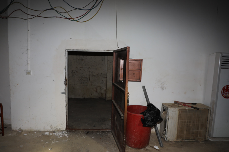 包包寨小黑屋門