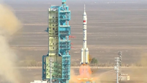 神舟二十號載人飛船原定今日返回地球。